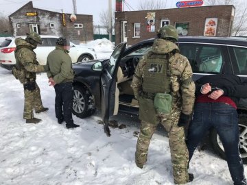 Затримали банду, яка возила авто на єврономерах терористам. ФОТО. ВІДЕО