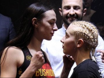 Битва поглядів та жіночий поєдинок: у Луцьку проходить міжнародний професійний турнір з ММА