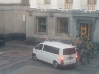 Альфа вивела Мосійчука з будівлі Ради. ФОТО. ВІДЕО