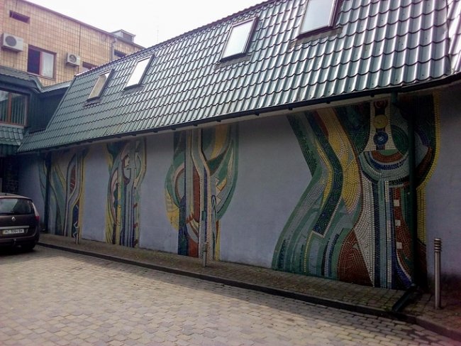 Радянські мозаїки на фасадах луцьких будинків. ФОТО