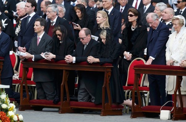 Папа Франциск офіційно отримав владу. ФОТО. ВІДЕО