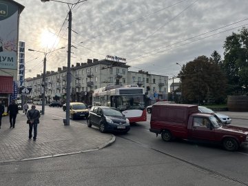 У центрі Луцька – затор через несправність тролейбусної лінії 