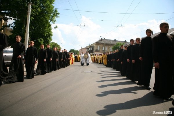 Миколая Чудотворця у Луцьку вшанували хресною ходою. ФОТО 
