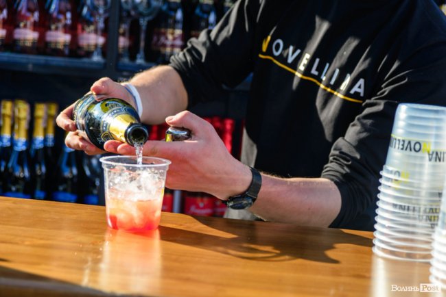 Локація-«магніт»: як ігристий напій додавав святкового настрою на Lutsk Food Fest. ФОТО*