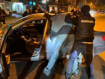 Одеські поліцейські затримали організатора «схеми» виїзду за кордон