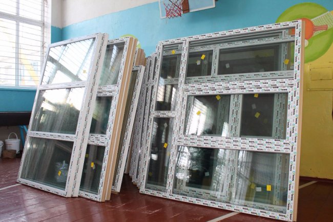 Сонячні батареї та 3D-малюнок на фасаді: на Волині ремонтують школу