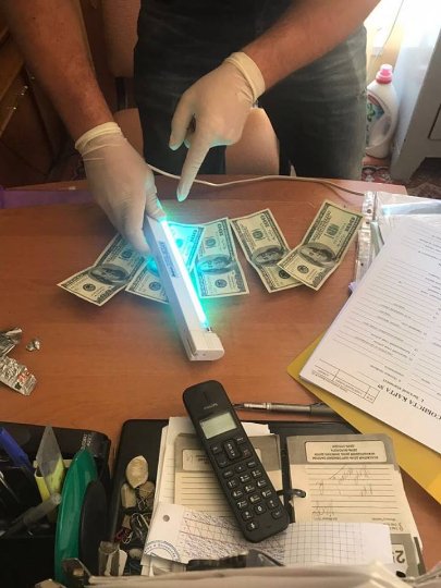 У Луцьку на хабарі викрили посадовців двох лікарень. ФОТО