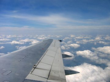 Україна припиняє авіасполучення з Білоруссю 