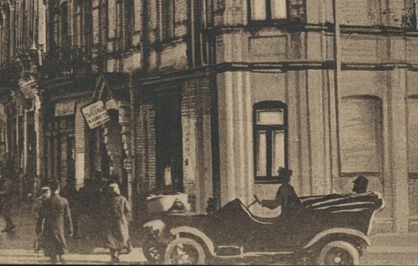 Відкритий фаетон на теперішній вулиці Лесі Українки. Фото з Національної бібліотеки Польщі