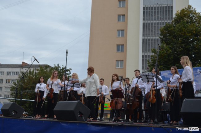 «Симфонія мого міста»: у центрі Луцька грали камерну музику. ФОТО
