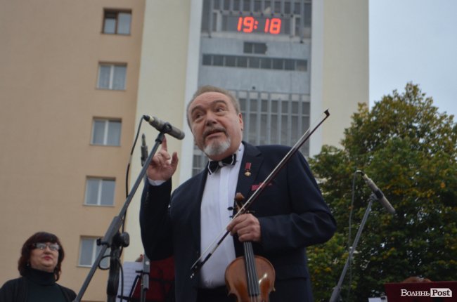 «Симфонія мого міста»: у центрі Луцька грали камерну музику. ФОТО