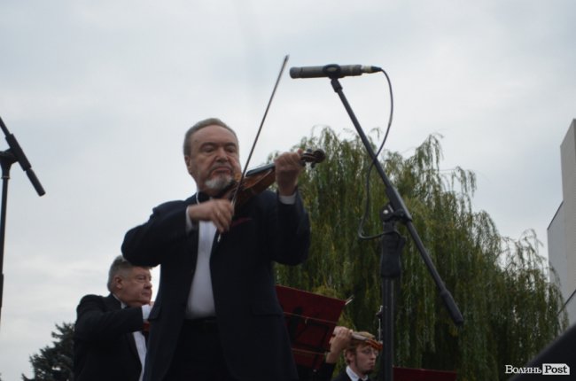 «Симфонія мого міста»: у центрі Луцька грали камерну музику. ФОТО