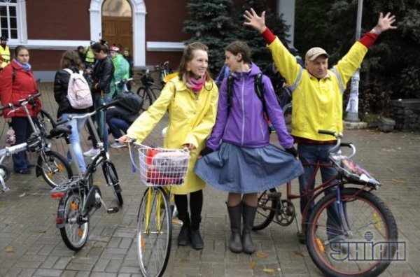 Фото київського велопараду в піжамах і чоботах