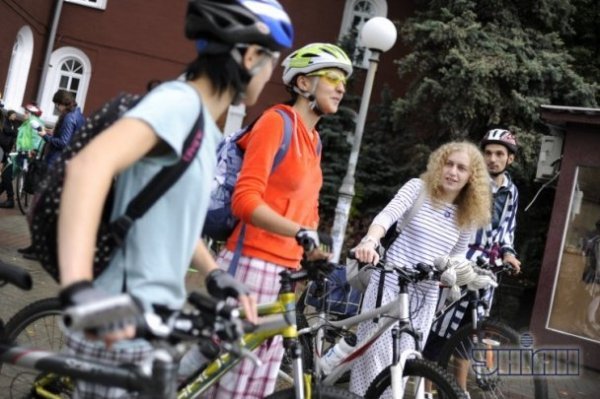 Фото київського велопараду в піжамах і чоботах