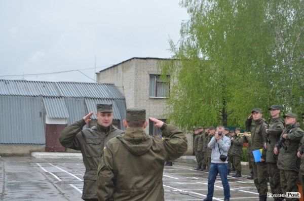 У Луцьку складали військову присягу під дощем