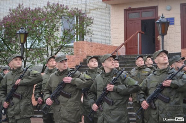 У Луцьку складали військову присягу під дощем