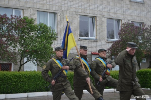 У Луцьку складали військову присягу під дощем