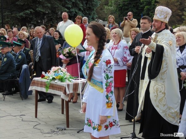 Останній дзвінок у Луцьку: четверта гімназія. ФОТО