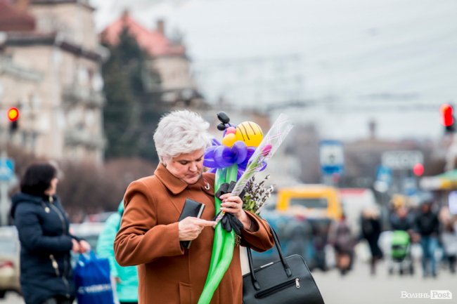 За день до свята: Луцьк накрила тюльпанова лихоманка. ФОТО