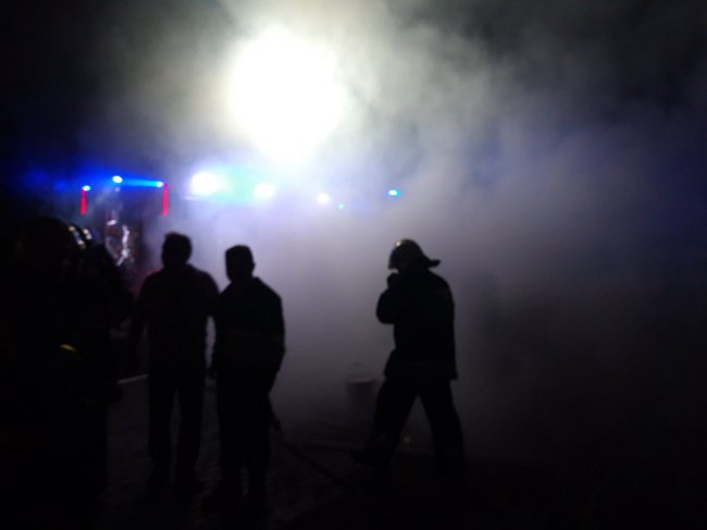 Гаряча помста: у Польщі українець підпалив дві автівки колишньому роботодавцю. ФОТО