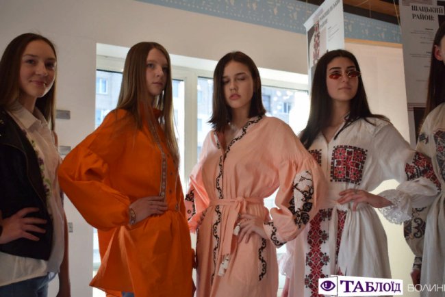 Етноодяг волинського краю представили у «Промені». ФОТО