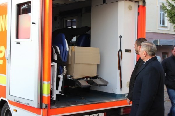 Луцький госпіталь отримав машину швидкої допомоги. ФОТО