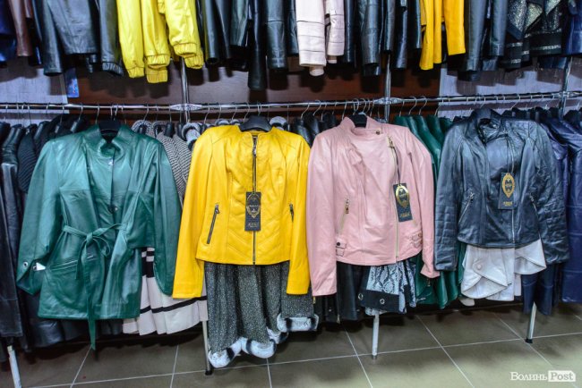 У магазині шкіри та хутра «Steel» у центрі Луцька пропонують шалені знижки*