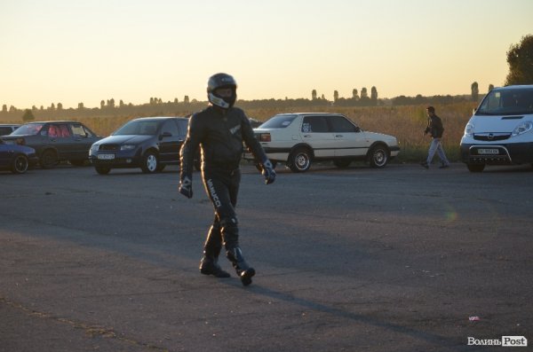 Під Луцьком відбувся чемпіонат з дрег-рейсингу. ФОТО