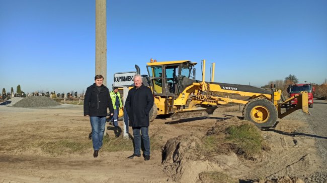 У Луцькому районі між селами ремонтують дорогу. ФОТО