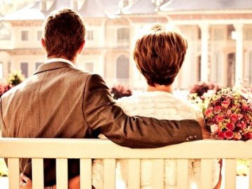 Кохання тривалістю у 30 років: на Волині пару привітали з перлиновим весіллям. ФОТО