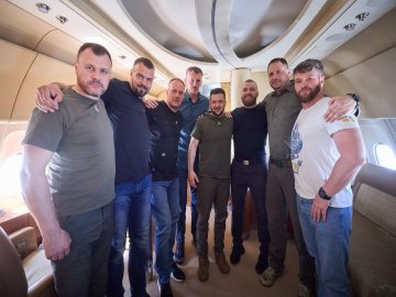 Україна повернула п’ятьох командирів «Азову» за результатами переговорів із Туреччиною