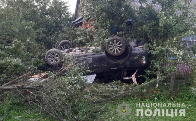 ДТП на Волині: авто на швидкості злетіло в кювет, є постраждалі