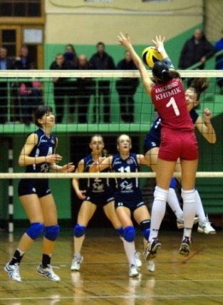 Волейбол: Лучанки двічі розгромили лідера. ФОТО
