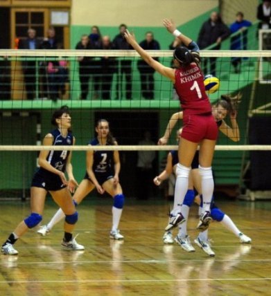 Волейбол: Лучанки двічі розгромили лідера. ФОТО