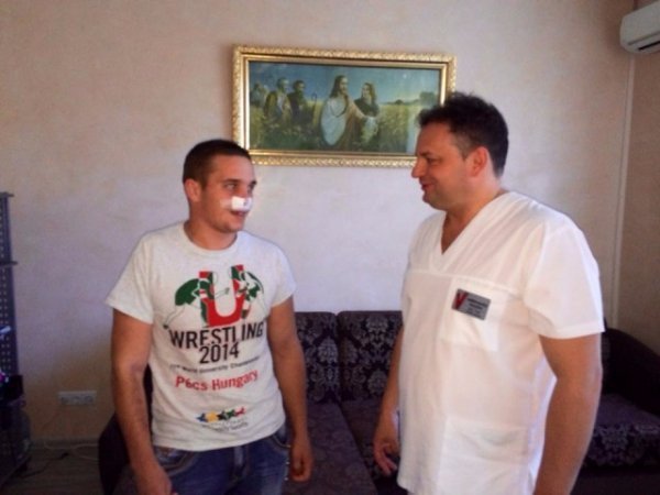 Волинський хірург безкоштовно прооперував десантника в Києві. ФОТО