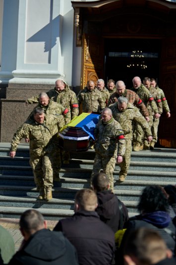 Луцьк - у скорботі: поховали двох воїнів, які загинули від російських куль