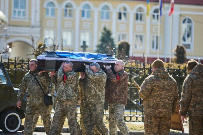 Луцьк - у скорботі: поховали двох воїнів, які загинули від російських куль