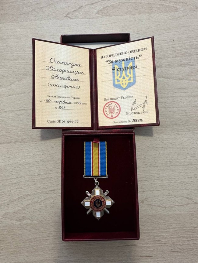 Дружина та син загиблого Героя з Волині отримали його посмертну нагороду