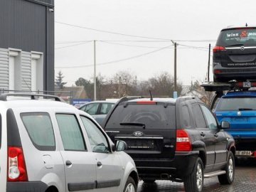 Чи встигнуть всі охочі безкоштовно розмитнити авто на волинському кордоні до 1 липня