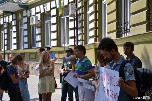 У Луцьку громада нагадала міліціонерам про їх «гріхи». ФОТО. ВІДЕО