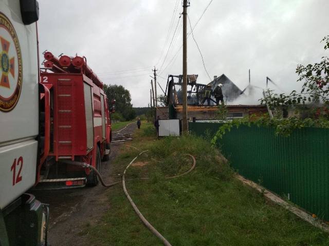 У Любешеві у господарській споруді сталася пожежа. ФОТО
