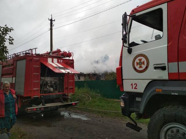 У Любешеві у господарській споруді сталася пожежа. ФОТО