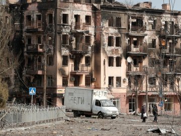 У Маріуполі окупанти звозять у супермаркет тіла загиблих містян