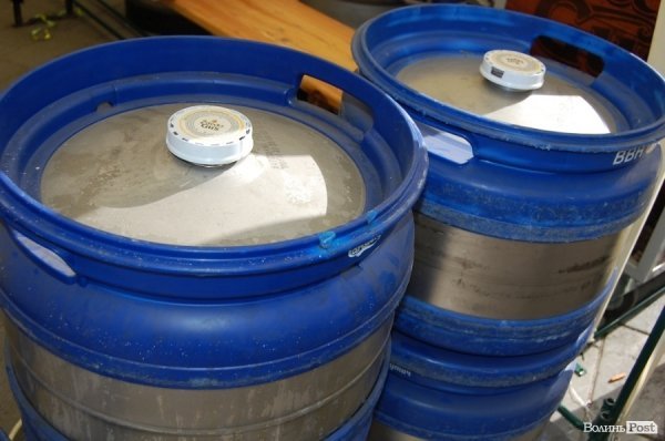 Лучанам дозволили пити пиво у центрі міста. ФОТО