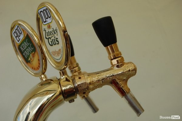 Лучанам дозволили пити пиво у центрі міста. ФОТО