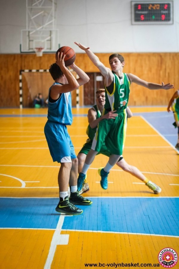 Фото міжнародного баскетбольного турніру в Луцьку