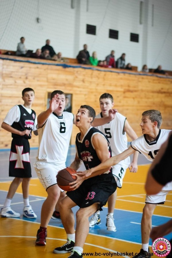 Фото міжнародного баскетбольного турніру в Луцьку