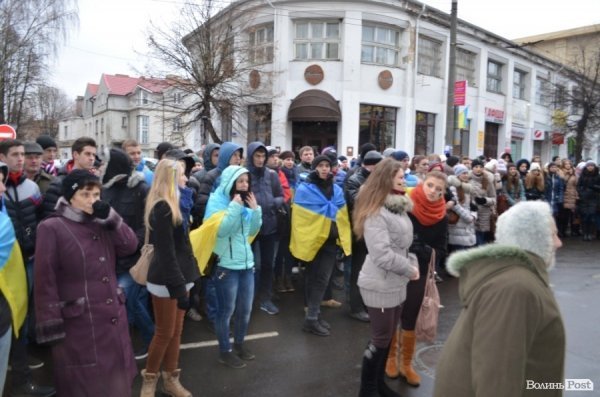 Як пікетували прокуратуру і СБУ учасники Євромайдану в Луцьку. ФОТО. ВІДЕО