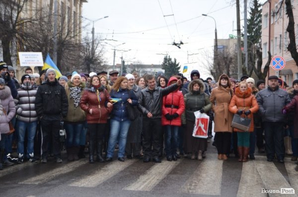Як пікетували прокуратуру і СБУ учасники Євромайдану в Луцьку. ФОТО. ВІДЕО