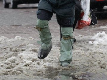 Сьогодні Україну накриє відлига, а мокрий сніг наробить «каші» на дорогах